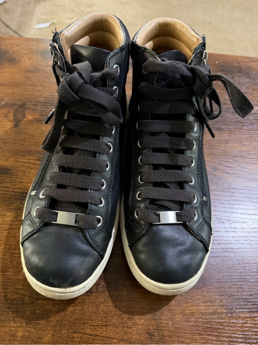 UGG Black Leather High Top Sneakers Women’s Size 9 Side Zip Lace Up Streetwear